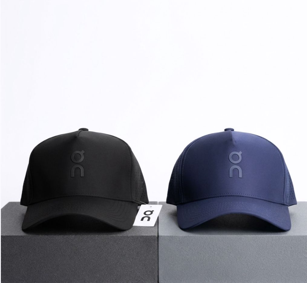 Colección de gorras deportivas On en negro y azul