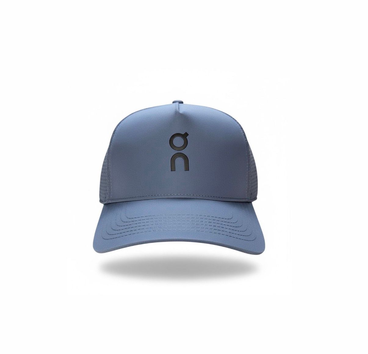 Gorra azul claro con logo negro