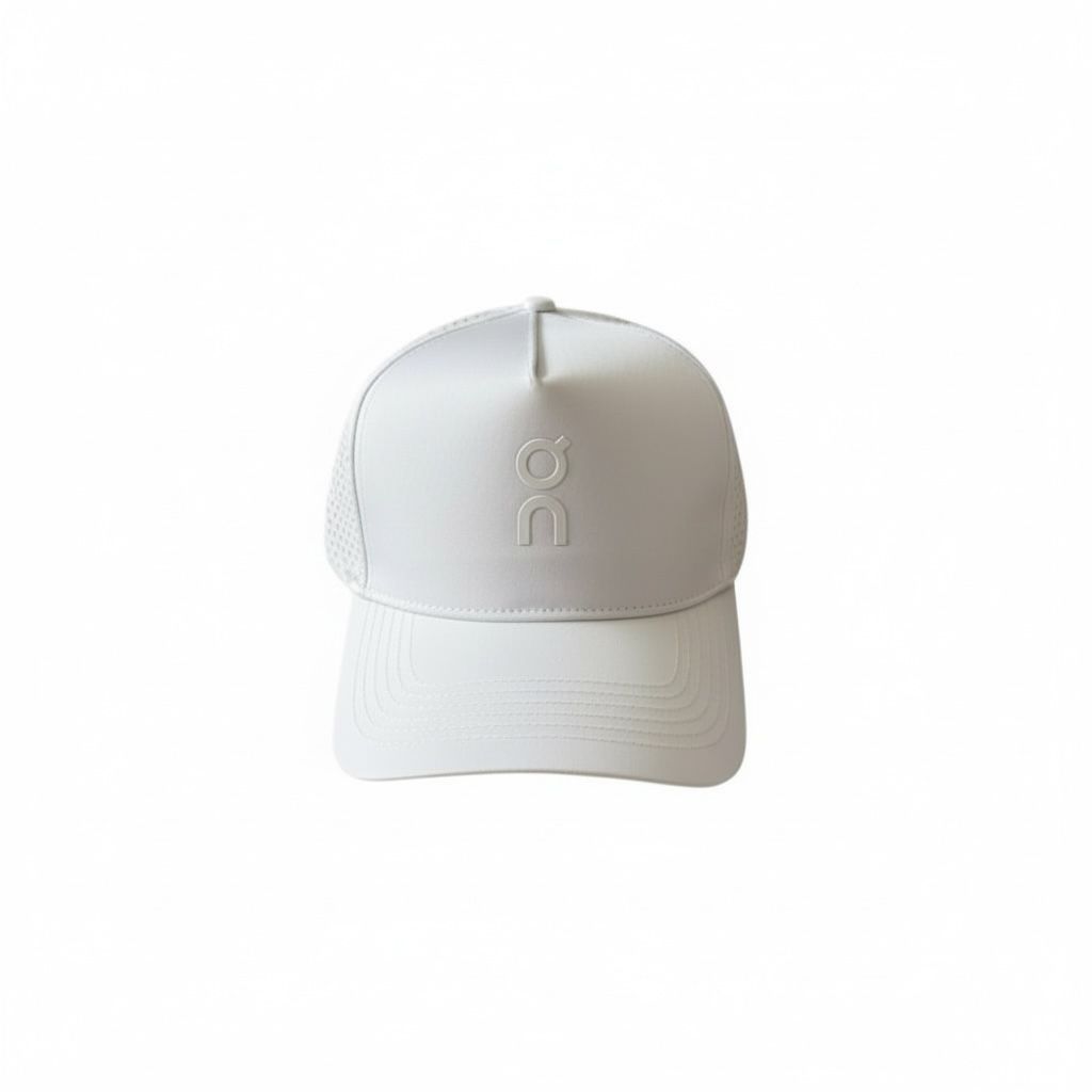 Gorra blanca tonal con logo blanco